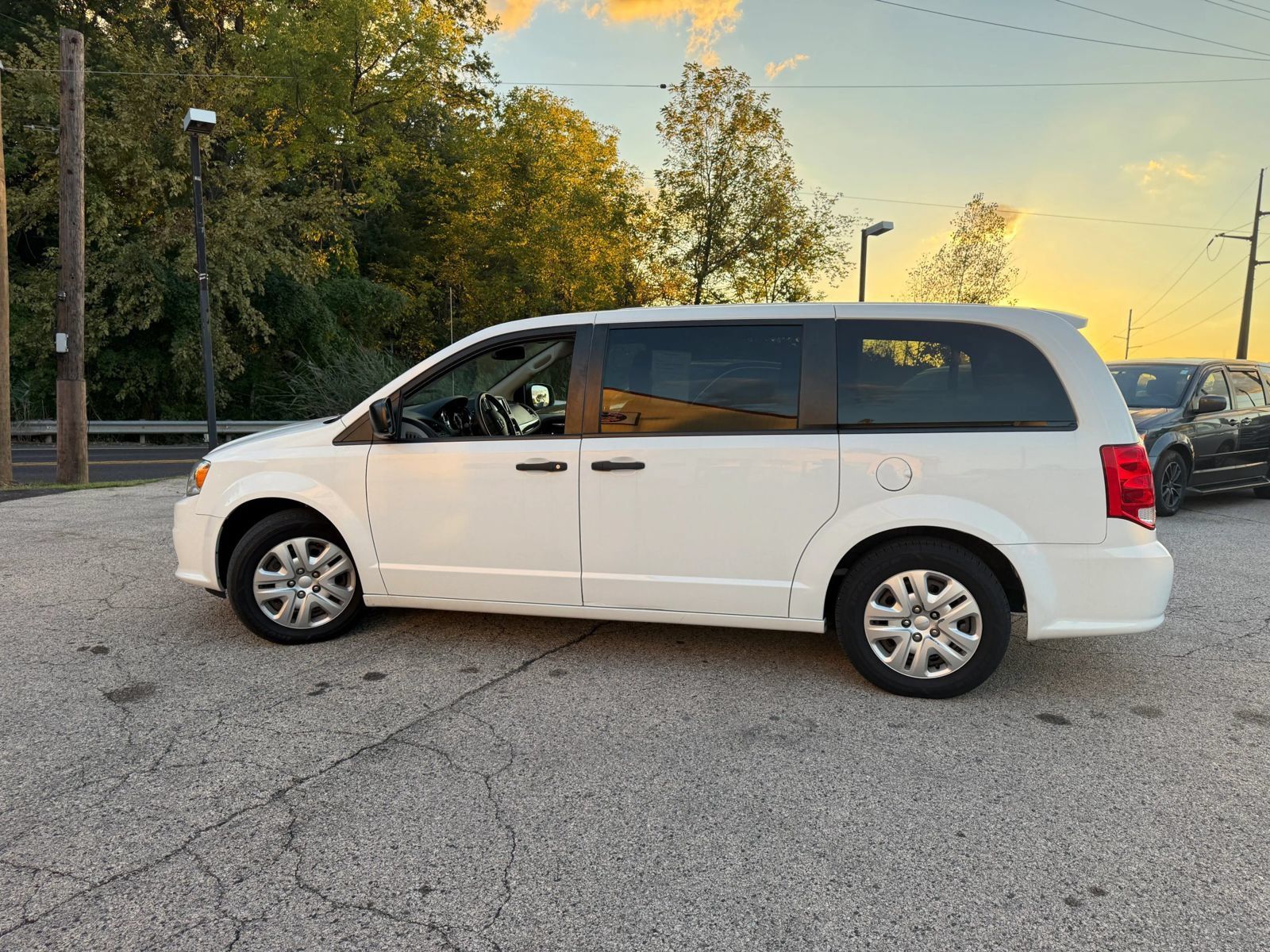 Used 2019 Dodge Grand Caravan SE FWD image 8