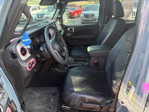 Used 2024 Jeep Wrangler Unlimited Sahara AWD/4WD image 10