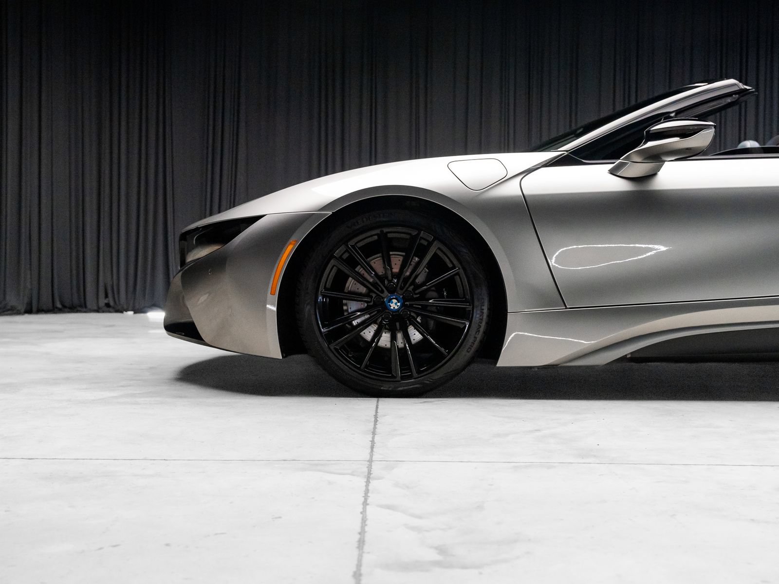 Used 2019 BMW i8 Roadster AWD/4WD image 4
