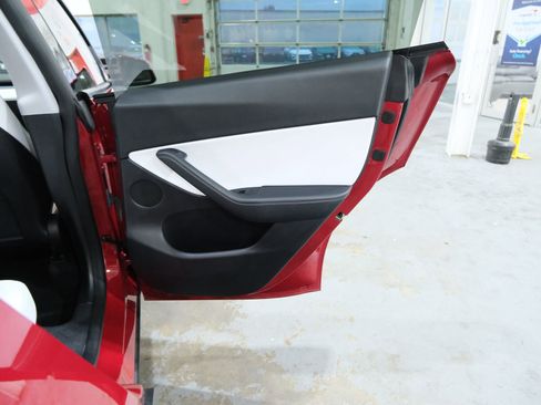 Used 2021 Tesla Model Y Performance image 25