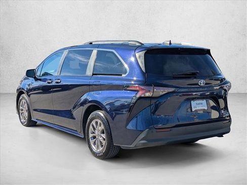 Used 2023 Toyota Sienna XLE image 8