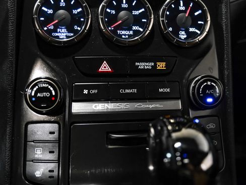 Used 2013 Hyundai Genesis 3.8 RWD image 27