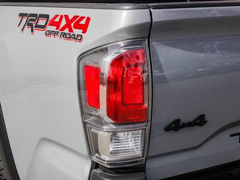 Used 2021 Toyota Tacoma TRD Off-Road w/ Technology Package image 9