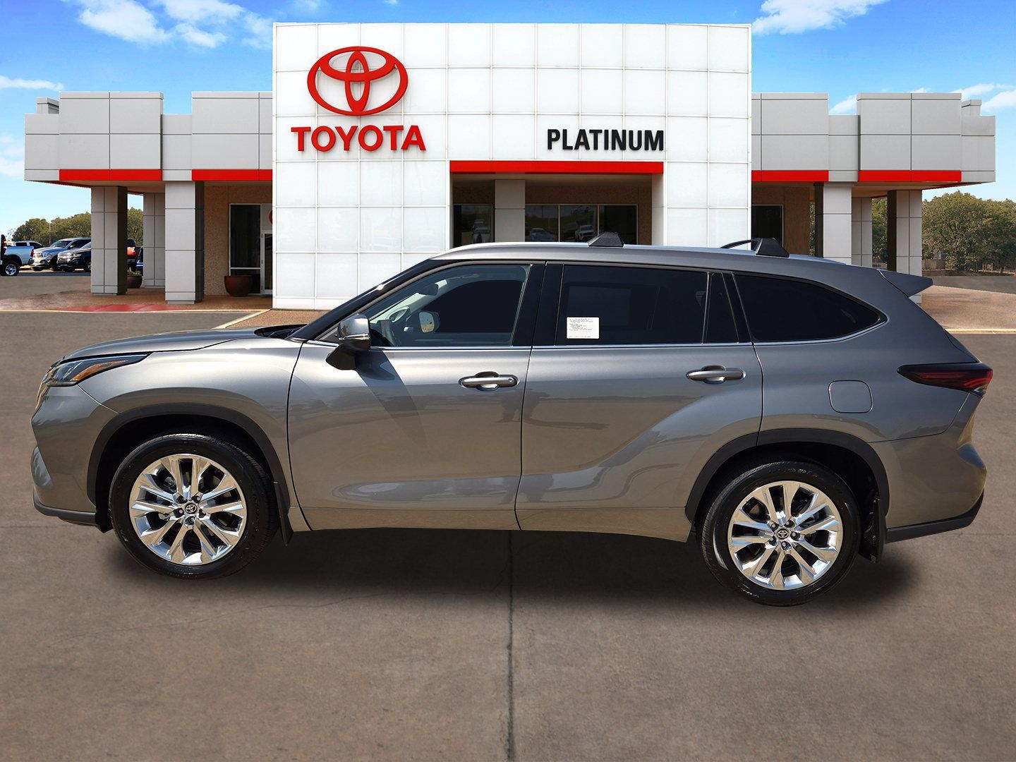 New 2026 Toyota Highlander Limited AWD/4WD image 3