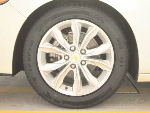 Used 2023 Chevrolet Malibu LT FWD image 7