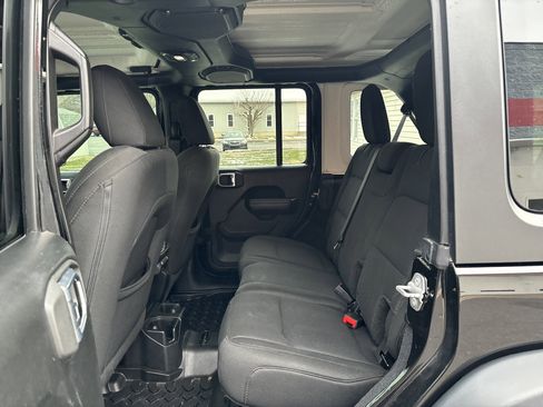 Used 2018 Jeep Wrangler Unlimited Sport S image 14