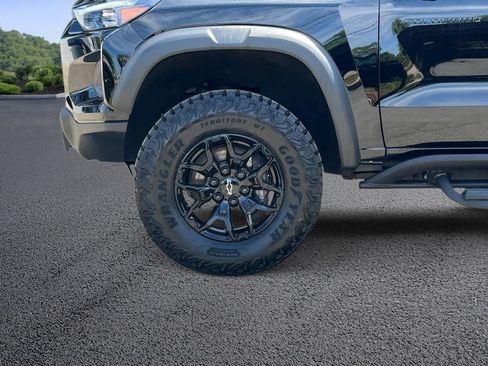 Certified 2025 Chevrolet Colorado ZR2 w/ Midnight Edition AWD/4WD image 11