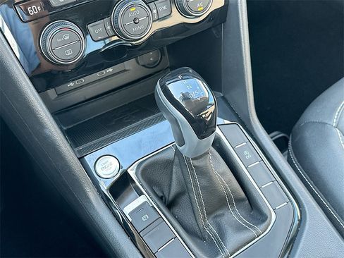 Used 2024 Volkswagen Taos SE image 21