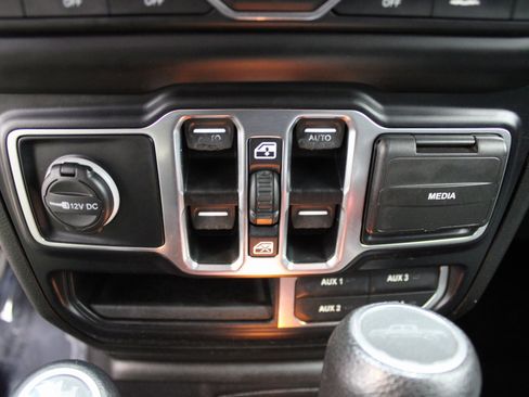 Used 2020 Jeep Gladiator Overland image 38