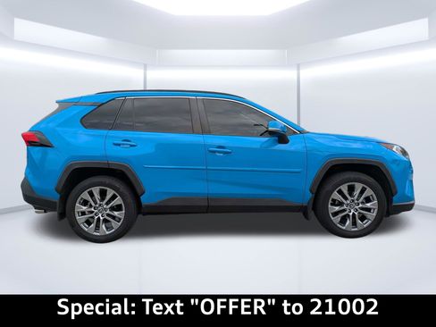 Used 2019 Toyota RAV4 XLE Premium FWD image 2