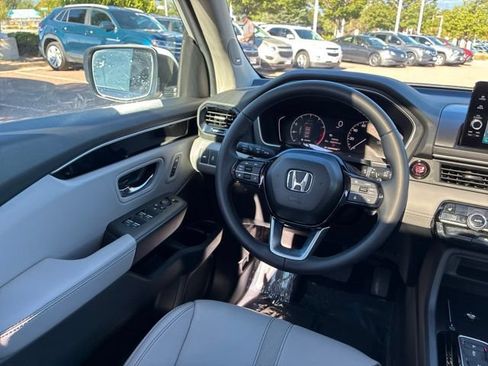 Certified 2025 Honda Pilot Touring image 26