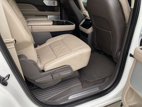 Used 2024 Lincoln Navigator L Reserve image 8