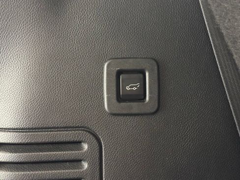 Used 2017 Ford Expedition Limited w/ Equipment Group 301A AWD/4WD image 32