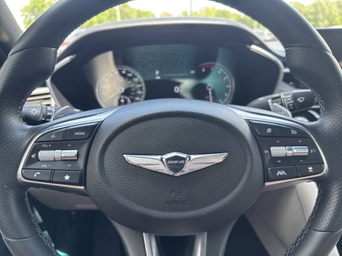 Used 2022 Genesis G70 2.0T w/ Prestige Package RWD image 10