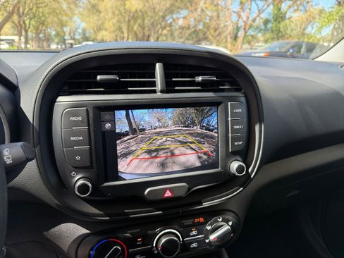 Used 2025 Kia Soul LX w/ LX Technology Package image 17