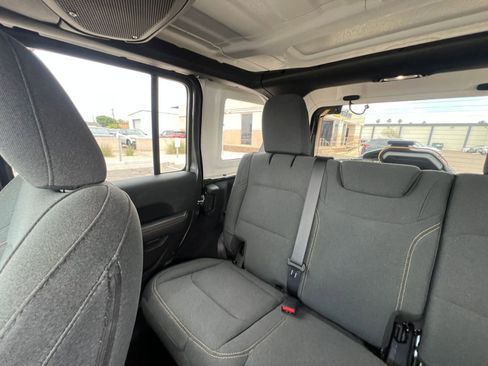 Used 2025 Jeep Wrangler Sahara AWD/4WD image 39