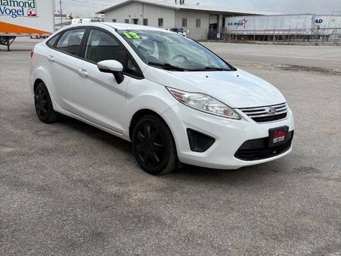 Used 2013 Ford Fiesta SE image 1
