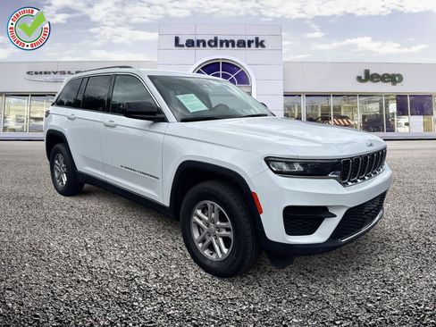 Used 2024 Jeep Grand Cherokee Laredo AWD/4WD image 1