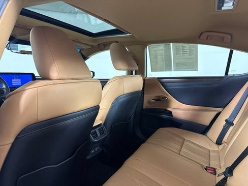 Used 2025 Lexus ES 300h w/ Technology Package FWD image 29