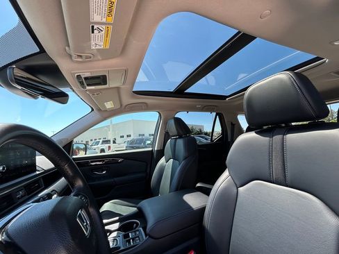 Used 2024 Honda Pilot Touring image 12
