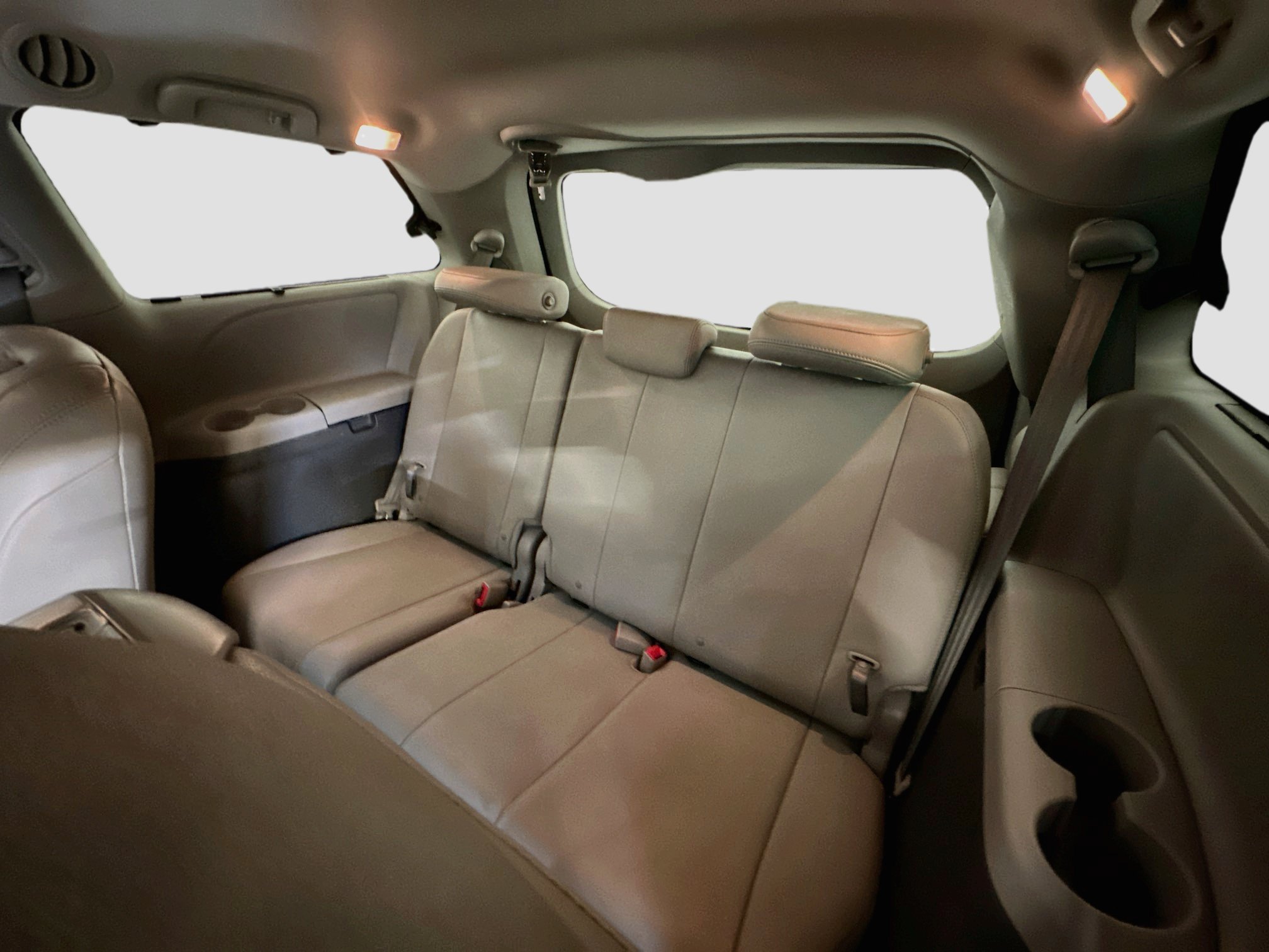 Used 2016 Toyota Sienna XLE w/ XLE Navigation Package FWD image 31