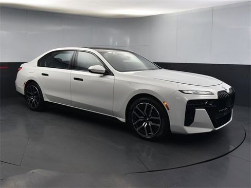 New 2024 BMW 750e xDrive w/ Executive Package image 1