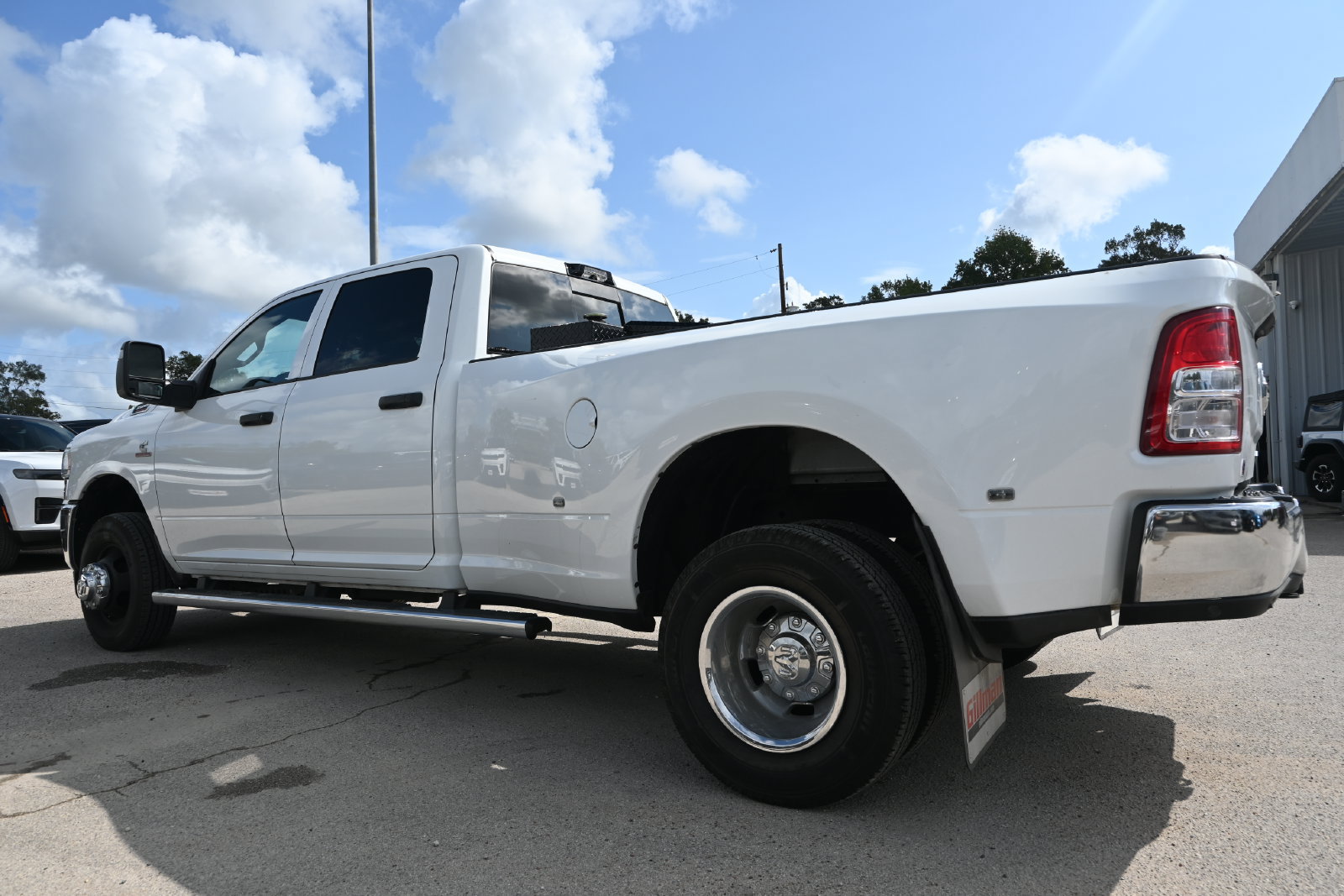 Used 2024 RAM 3500 Tradesman w/ Chrome Appearance Group AWD/4WD image 4