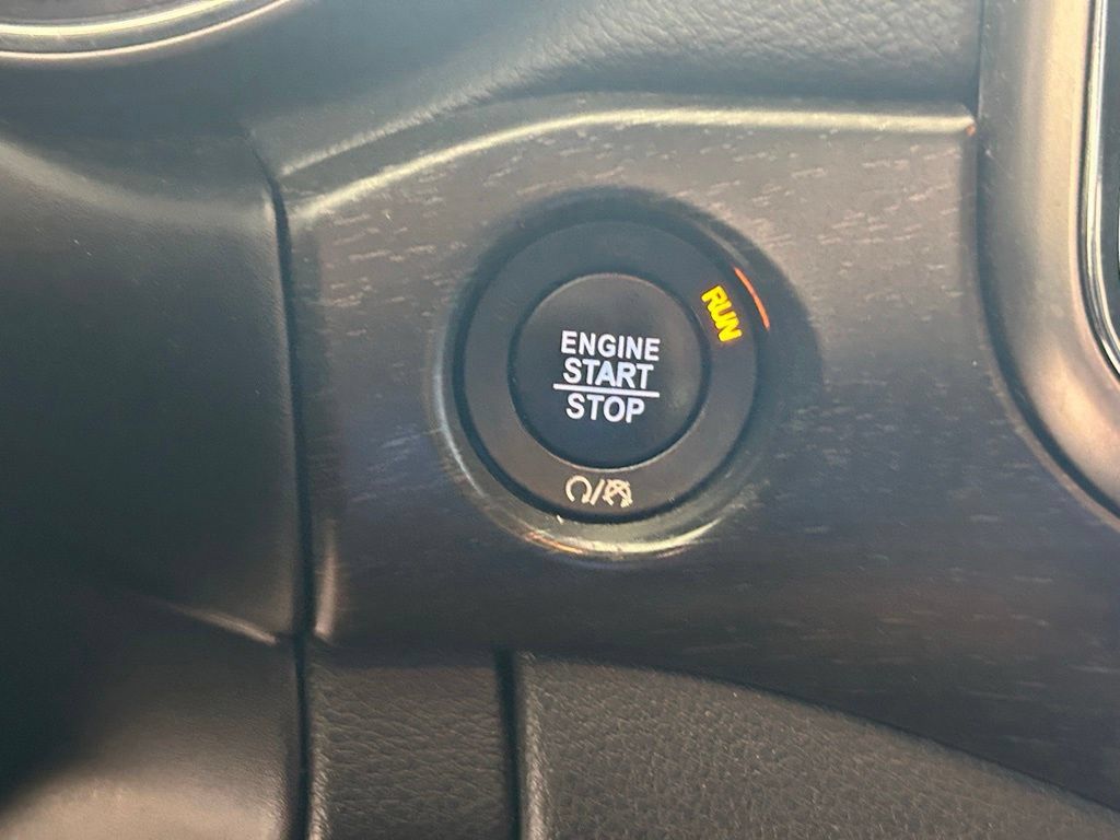 Used 2017 Jeep Grand Cherokee Altitude RWD image 46