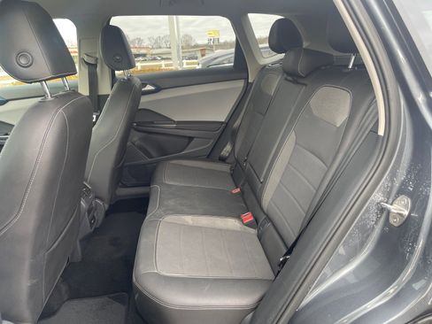 Used 2024 Volkswagen Taos SE image 18