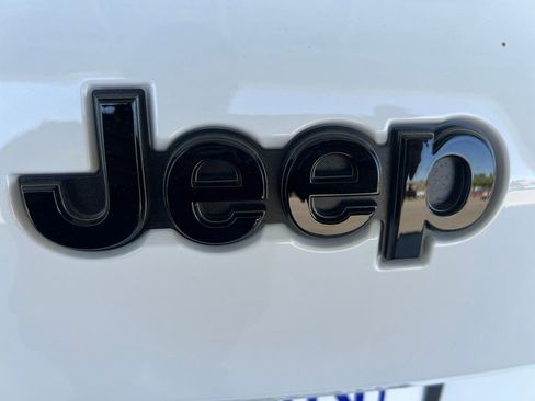 New 2025 Jeep Grand Cherokee L Laredo image 36