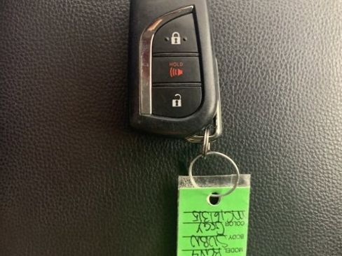 Used 2021 Toyota RAV4 LE image 31