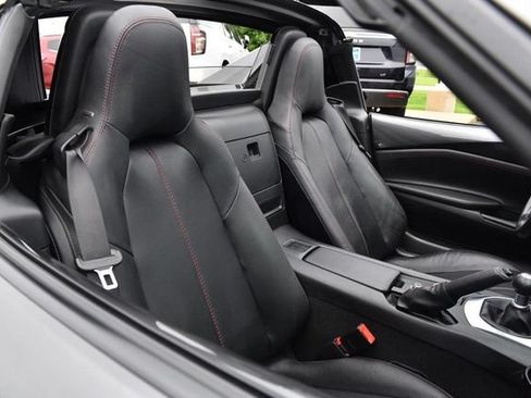 Used 2019 MAZDA MX-5 Miata RF Grand Touring RWD image 25