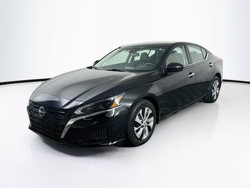 Used 2023 Nissan Altima 2.5 S FWD image 3