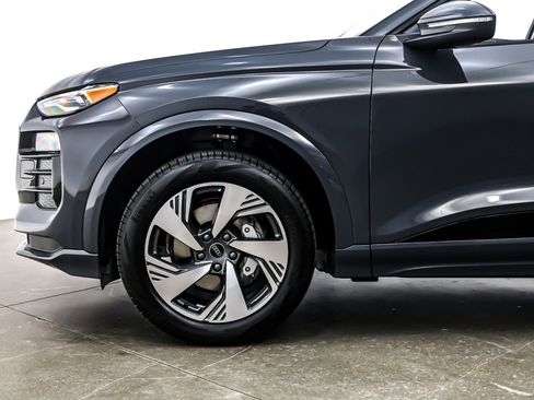 New 2025 Audi Q6 e-tron Premium image 10