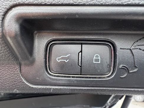 Used 2021 Ford Explorer Limited w/ Equipment Group 301A AWD/4WD image 9