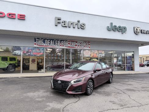 Used 2024 Nissan Altima 2.5 SV w/ SV Premium Package image 2