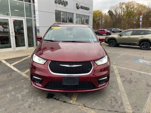 Used 2021 Chrysler Pacifica Touring w/ Cold Weather Group image 8