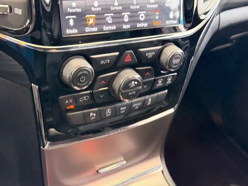 Used 2020 Jeep Grand Cherokee Altitude RWD image 22