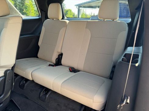 Used 2022 Chevrolet Traverse LS AWD/4WD image 33