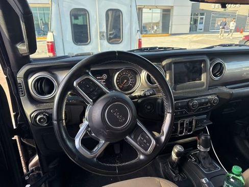 Used 2020 Jeep Wrangler Unlimited Sahara image 15