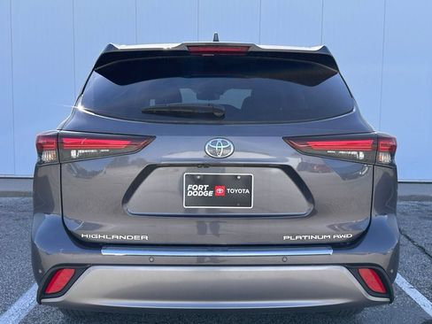 Used 2024 Toyota Highlander Platinum AWD/4WD image 5