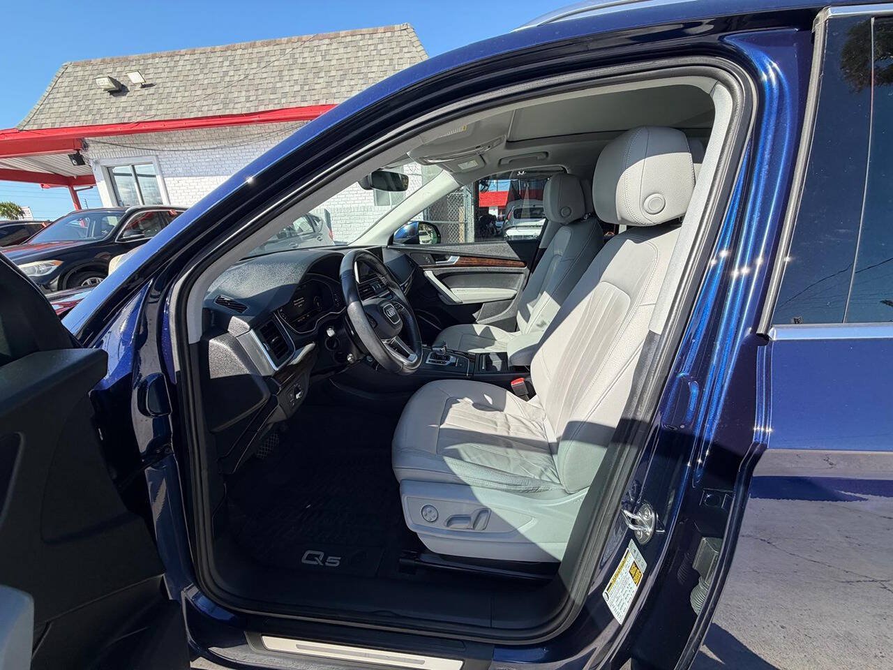 Used 2018 Audi Q5 2.0T Premium Plus w/ Premium Plus Package AWD/4WD image 5