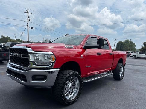 Used 2022 RAM 2500 Tradesman w/ Chrome Appearance Group AWD/4WD image 4