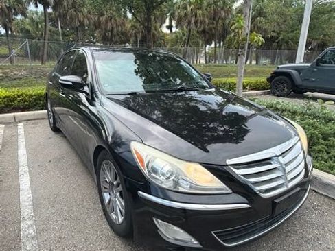 Used 2013 Hyundai Genesis 3.8 RWD image 2
