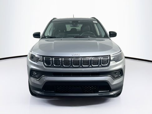 Used 2022 Jeep Compass Latitude image 2