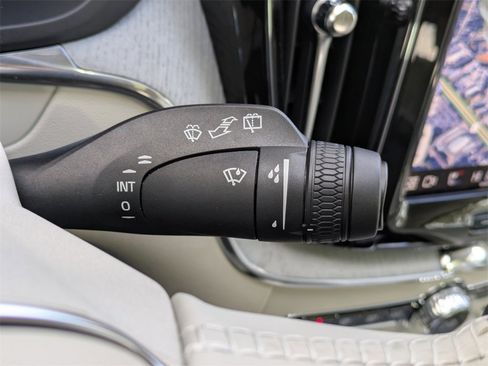 Certified 2025 Volvo XC60 B5 Ultra w/ Protection Package Premier image 38