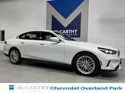 Used 2025 BMW 530i xDrive w/ Premium Package AWD/4WD image 3