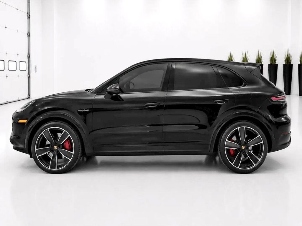 Used 2023 Porsche Cayenne Turbo S AWD/4WD image 2