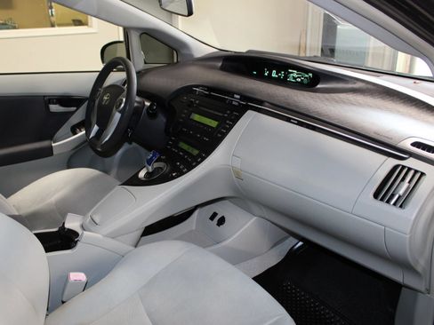 Used 2010 Toyota Prius Two FWD image 25