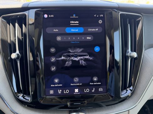 Certified 2023 Volvo XC60 B5 Plus w/ Climate Package FWD image 24
